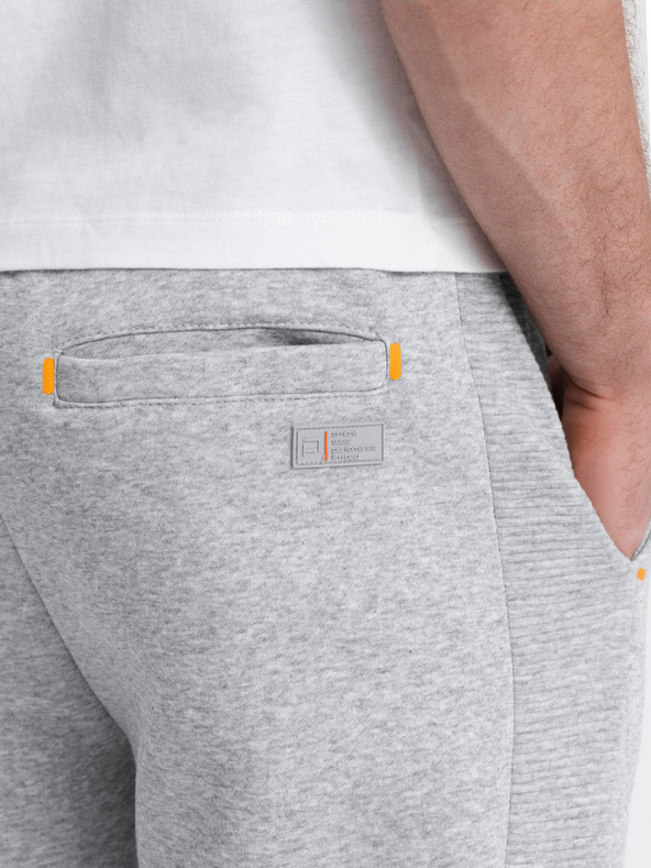 Ombre Clothing Pantaloni felpati Ombre Clothing grigio chiaro da uomo